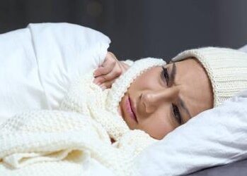 Por qué dormimos peor en invierno y cómo podemos evitarlo
